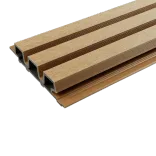 WPC WEO60 Gardenwall 33x170mm (wb 140mm) 290cm Cedar-Optiek van hedendaags open latwerk