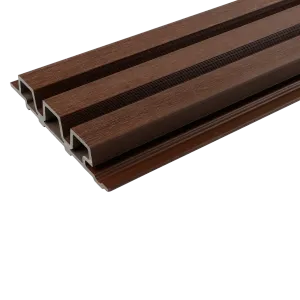 WPC WEO35 Gardenwall 33x170mm (wb 140mm) 290cm Ipé-Optiek van hedendaags open latwerk