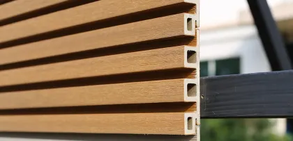 WPC Gardenwall Teak 2