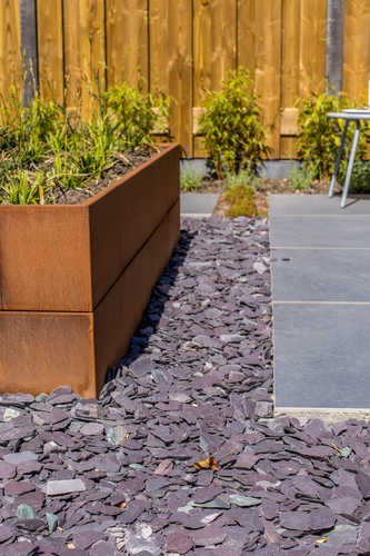 211481 Ceramiton 80x80x3 cm Dark slate, 211671 Plantenbak Boxline lang deel 1,5x200x900 mm Corten, 211672 Plantenbak Boxline grote hoek 1,5x200x(475x675) mm Corten