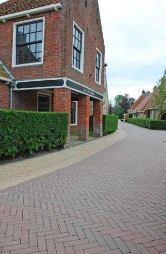 Strackstone Crown GRN+ Dikformaat 21x7x8 vlak wijnrood/antraciet genuanceerd KOMO PL2-Afstandhouders