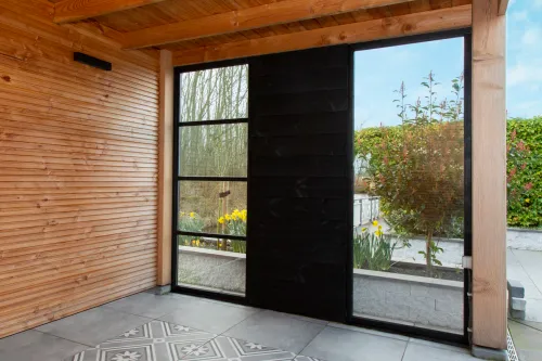 5-Zwart gespoten hout