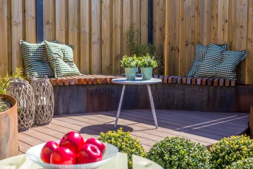 Incl. 5 verzinkte grondnagels 30cm + 1 verbindingsset-Verborgen bevestigingen voor een nette afwerking.