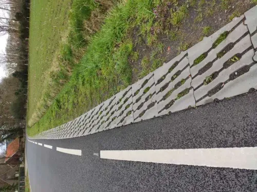 Grasbetontegel type M 40x40x12(meander) rondom hol-dol verbinding K85910 BK25-Versterkt stabiliteit ondergrond