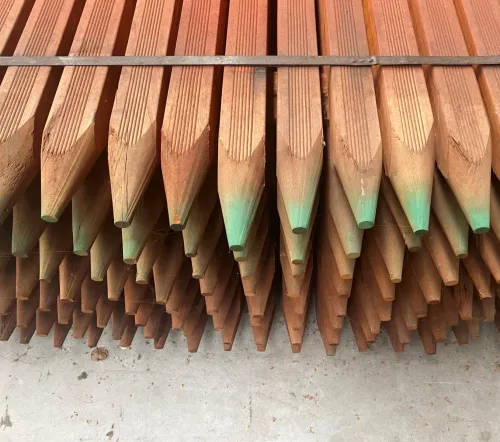 Paal Niove 68x68mm glad/geribd en gepunt FSC®100% 275cm-