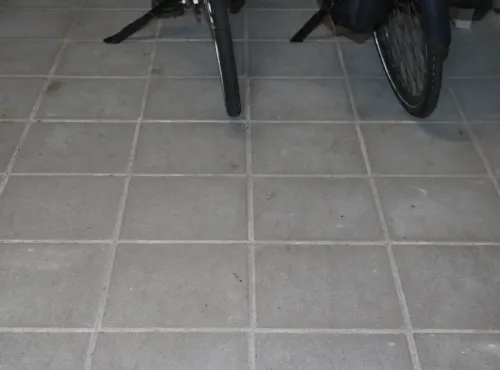 Tegel 30x30x6 facet KOMO grijs-Eenvoudig te reinigen