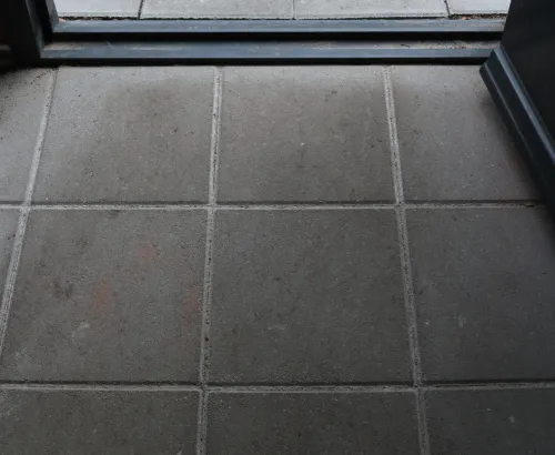 Tegel 30x30x6 facet KOMO grijs klein pakket-Onderhoudsvriendelijk